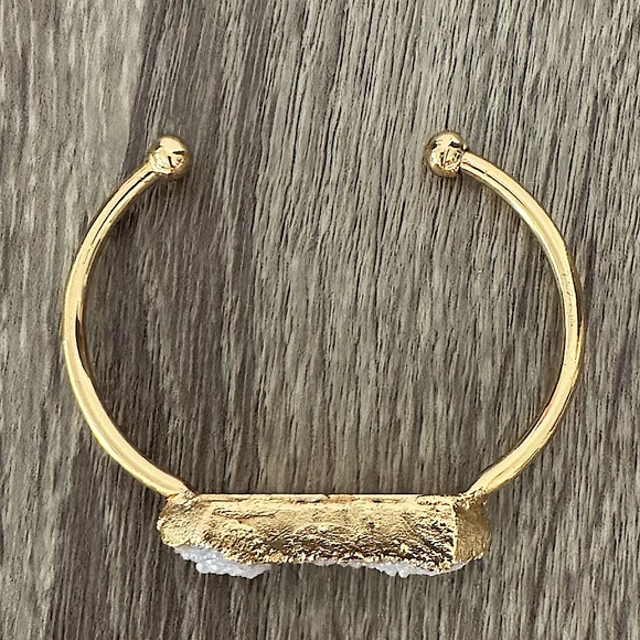 Raw White Druzy Quartz Cuff Bracelet Adjustable Gold Plated Titanium LIKE NEW - Picture 10 of 11